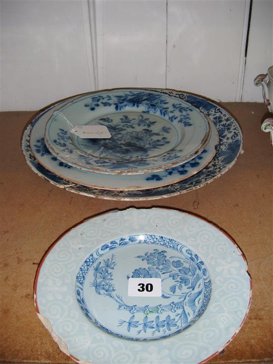 Five Delft blue and white plates (a.f)